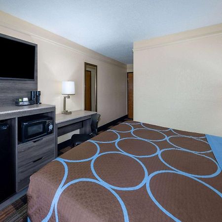 Super 8 By Wyndham Kansas City At Barry Road/Airport Εξωτερικό φωτογραφία