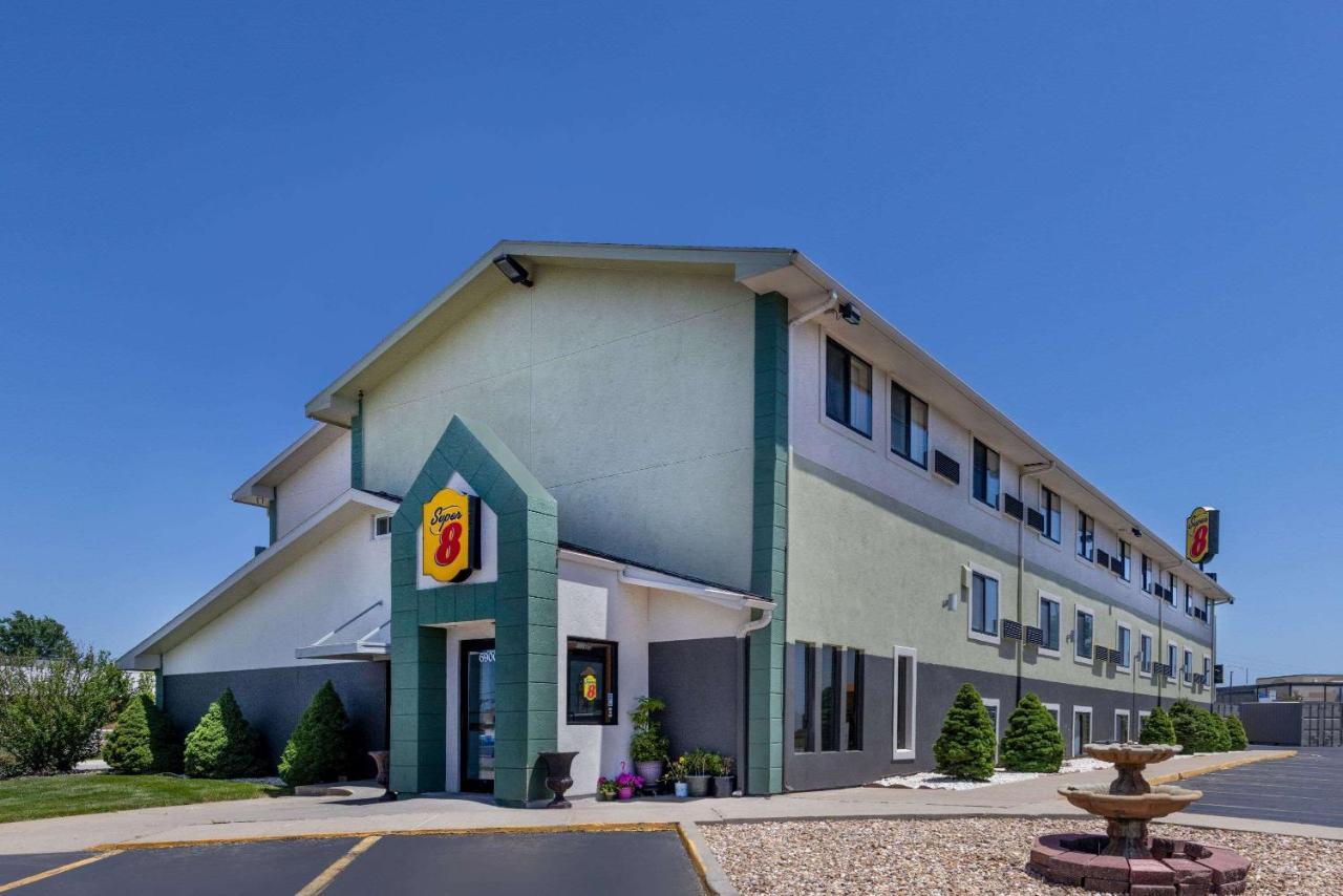 Super 8 By Wyndham Kansas City At Barry Road/Airport Εξωτερικό φωτογραφία