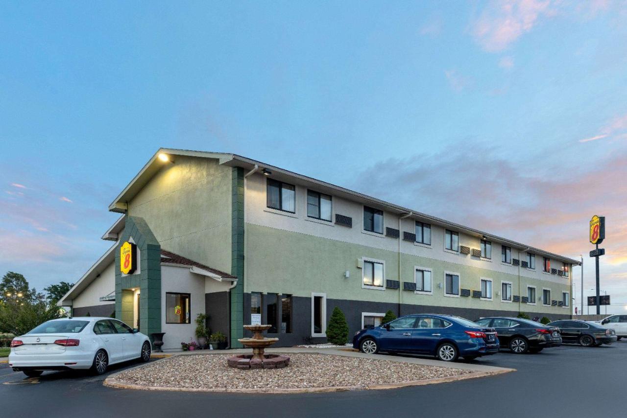 Super 8 By Wyndham Kansas City At Barry Road/Airport Εξωτερικό φωτογραφία