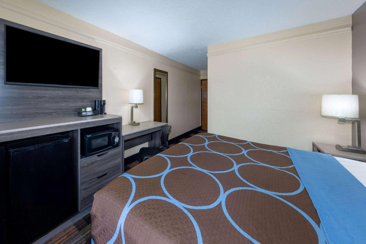 Super 8 By Wyndham Kansas City At Barry Road/Airport Εξωτερικό φωτογραφία