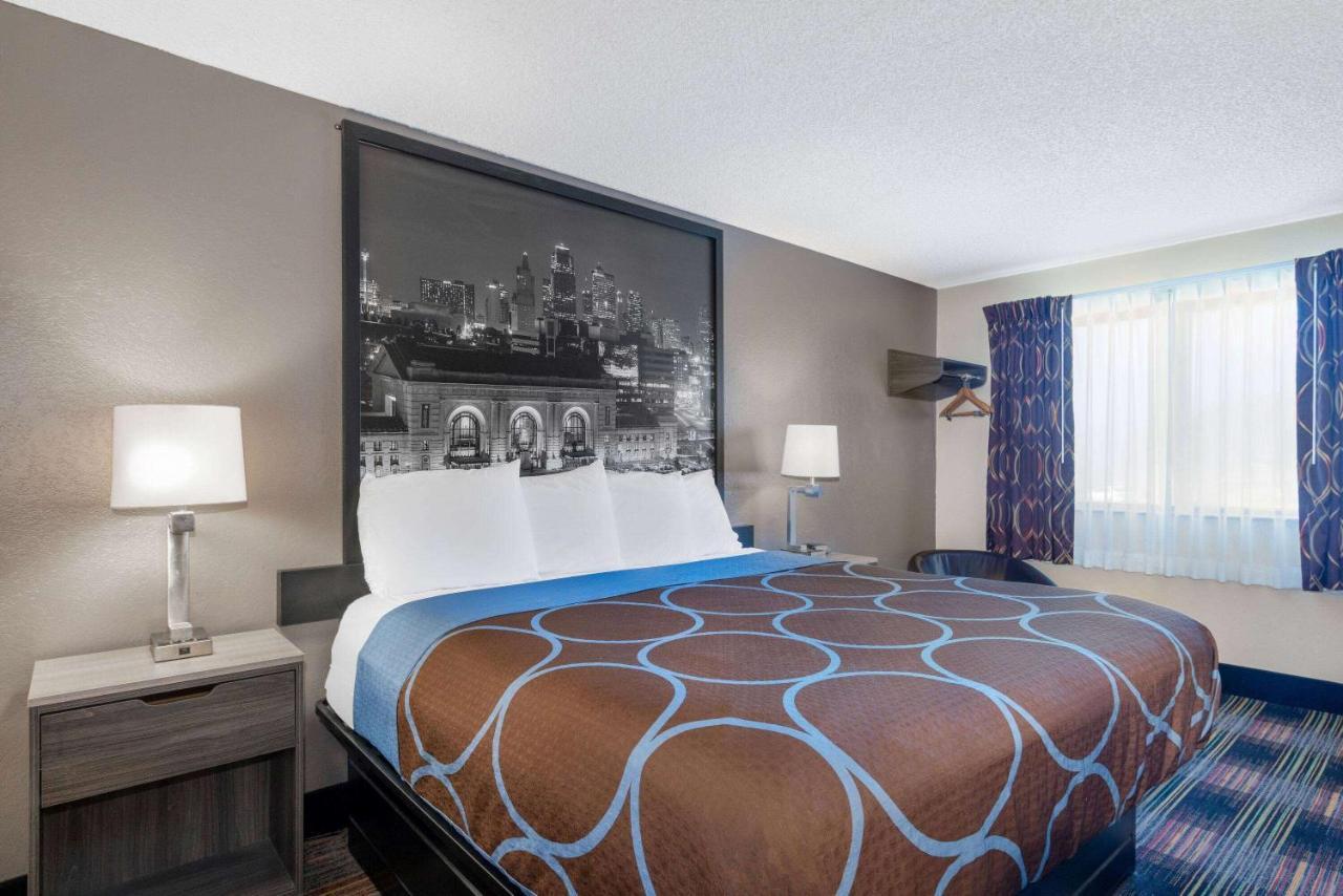Super 8 By Wyndham Kansas City At Barry Road/Airport Εξωτερικό φωτογραφία