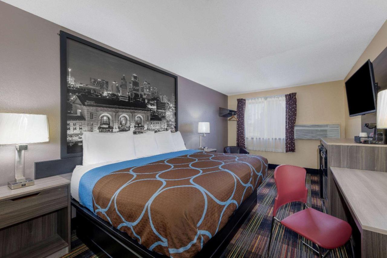 Super 8 By Wyndham Kansas City At Barry Road/Airport Εξωτερικό φωτογραφία