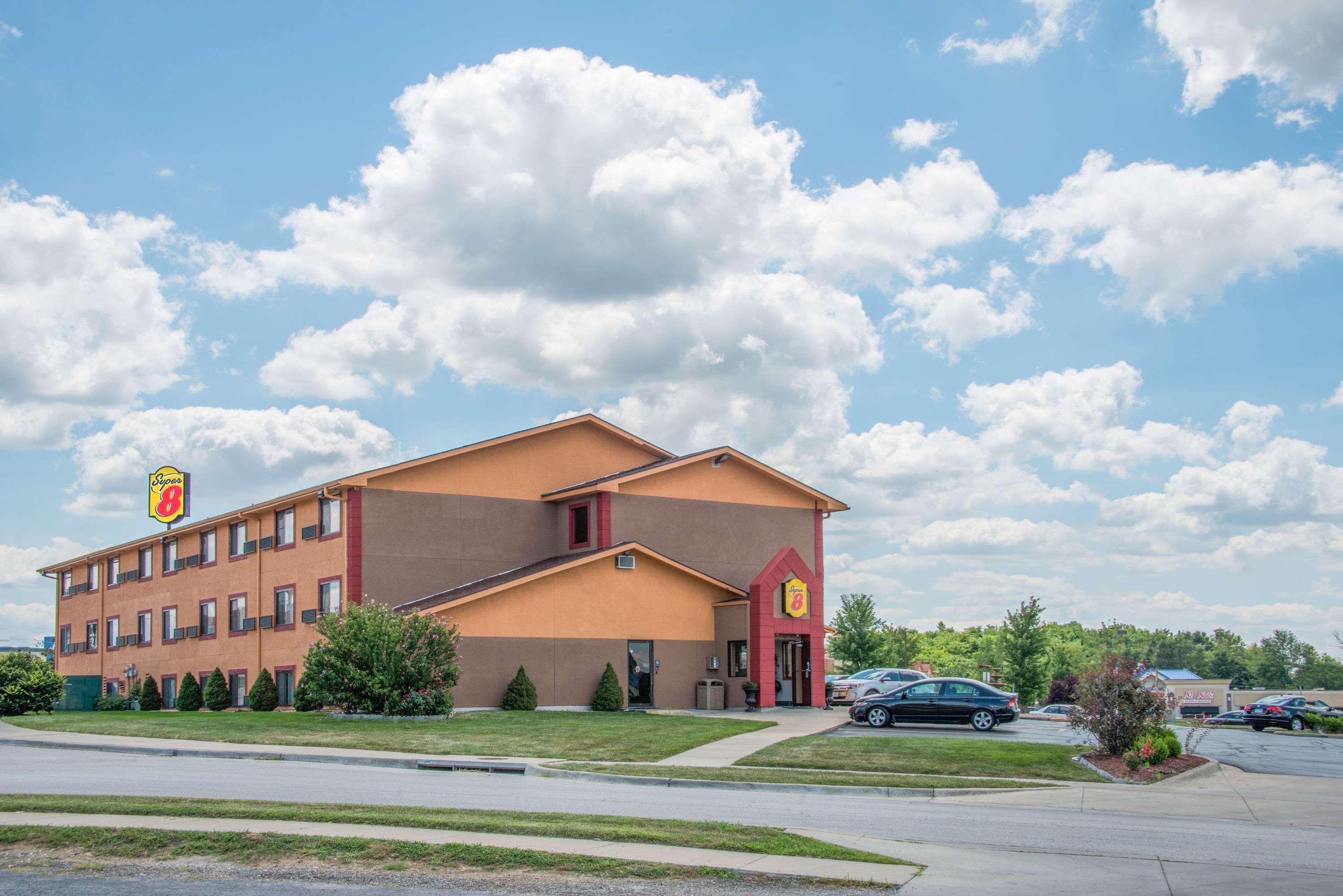 Super 8 By Wyndham Kansas City At Barry Road/Airport Εξωτερικό φωτογραφία