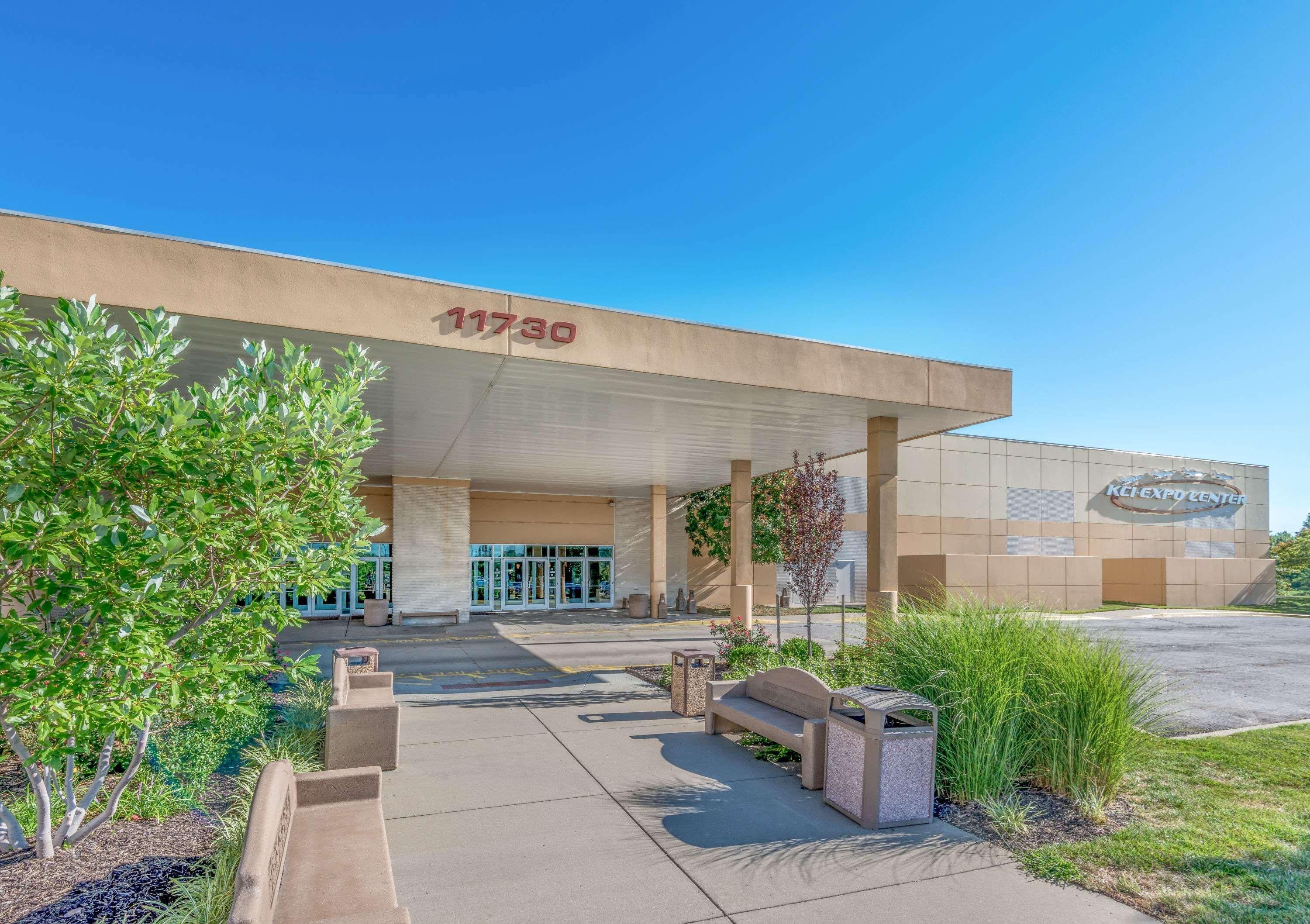 Super 8 By Wyndham Kansas City At Barry Road/Airport Εξωτερικό φωτογραφία