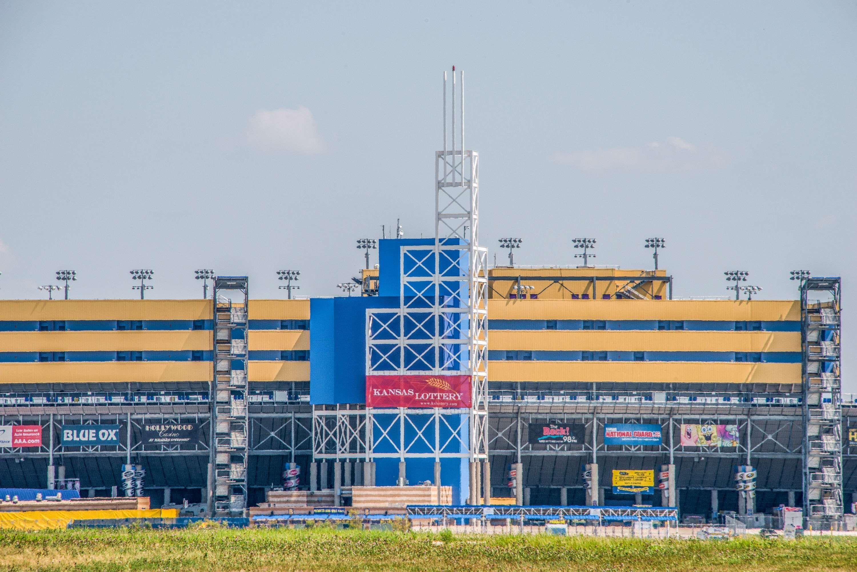 Super 8 By Wyndham Kansas City At Barry Road/Airport Εξωτερικό φωτογραφία