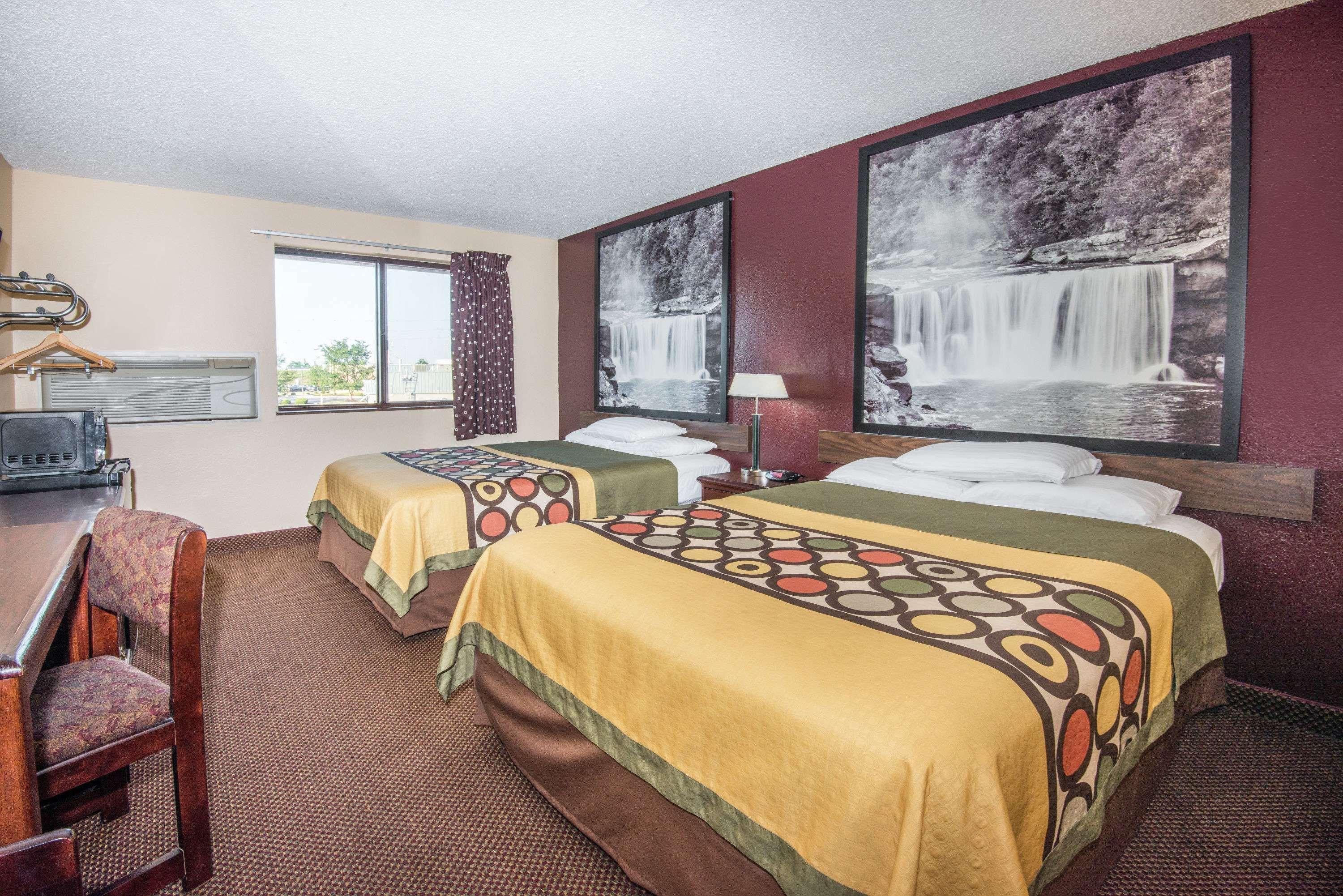 Super 8 By Wyndham Kansas City At Barry Road/Airport Εξωτερικό φωτογραφία