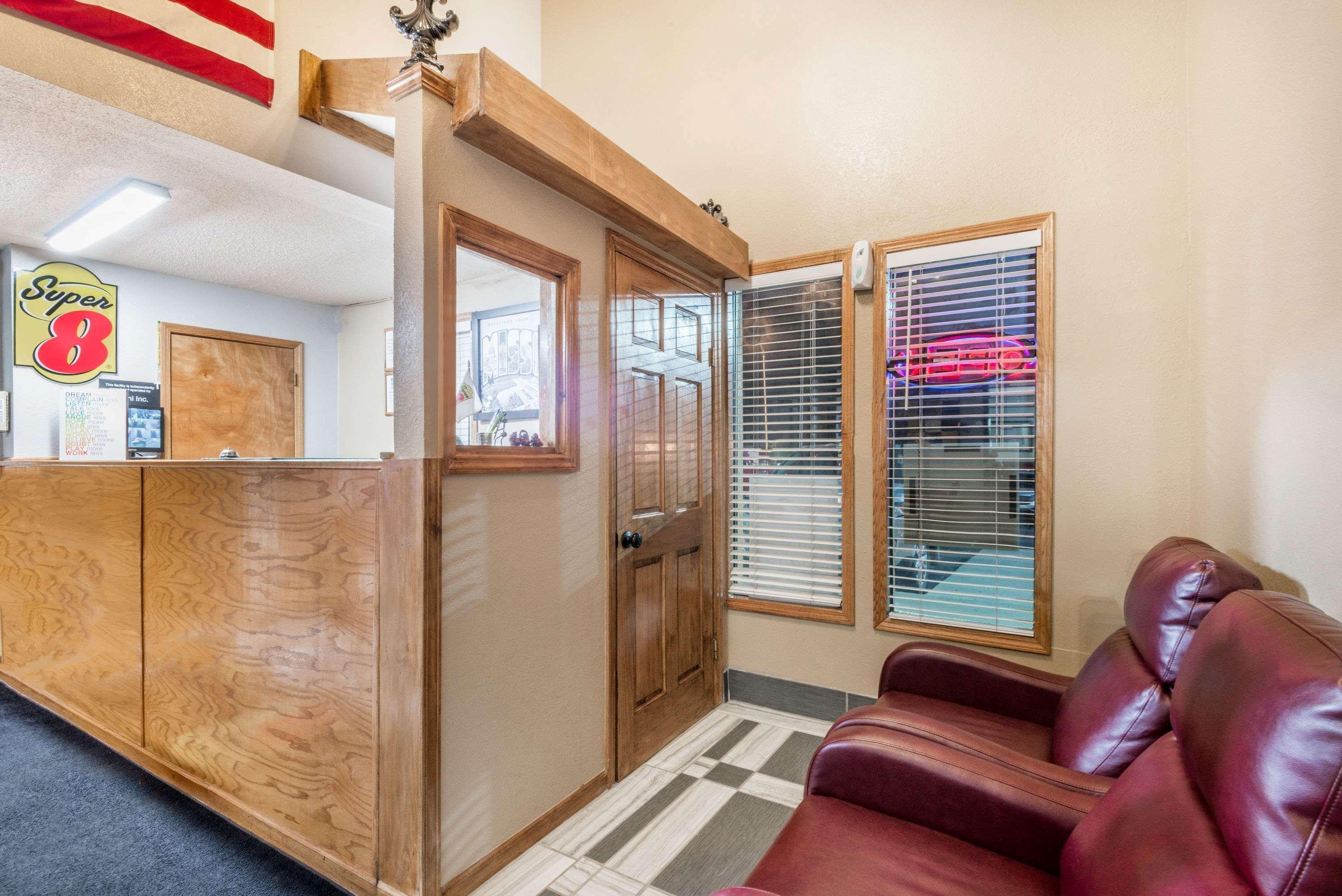 Super 8 By Wyndham Kansas City At Barry Road/Airport Εξωτερικό φωτογραφία