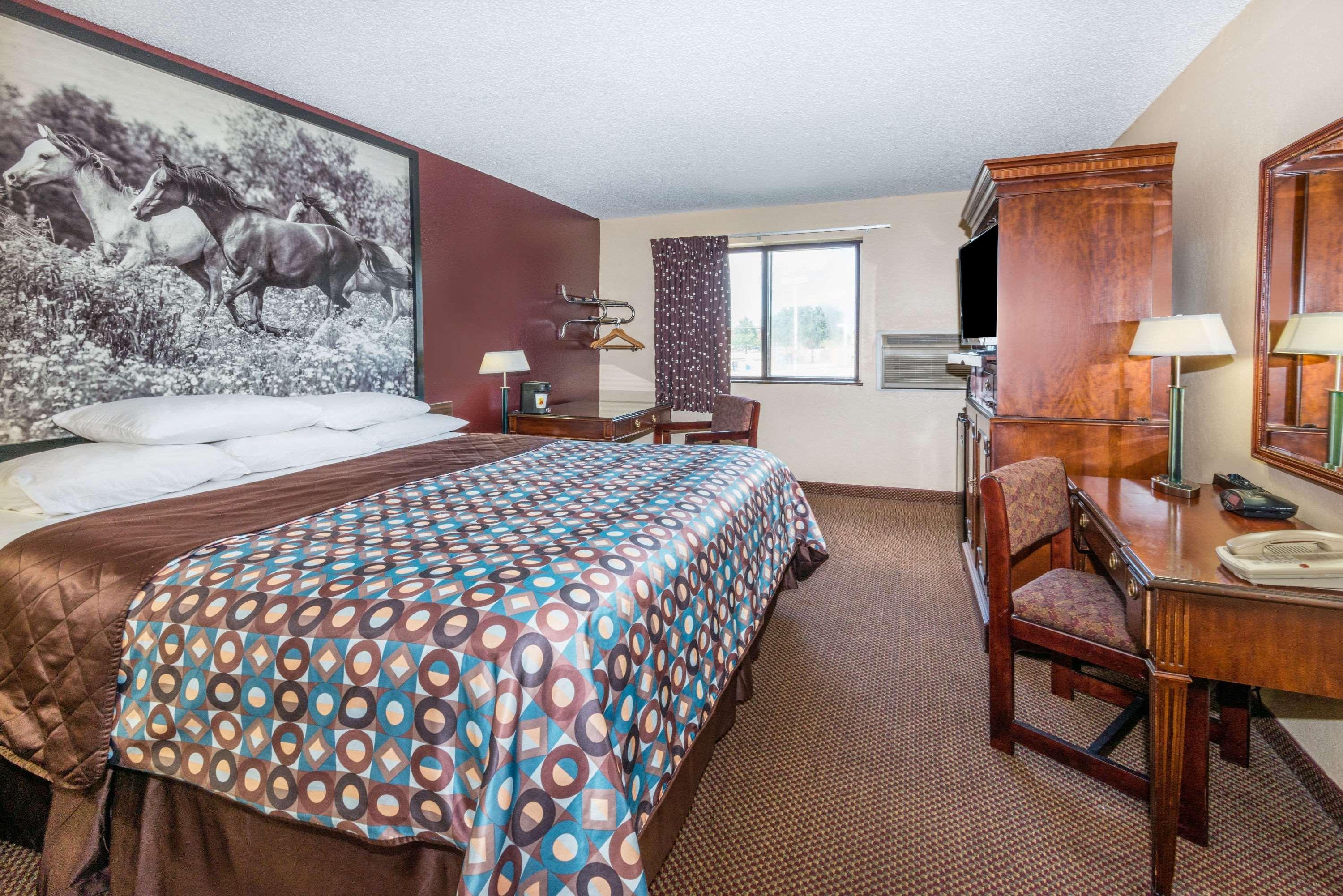 Super 8 By Wyndham Kansas City At Barry Road/Airport Εξωτερικό φωτογραφία