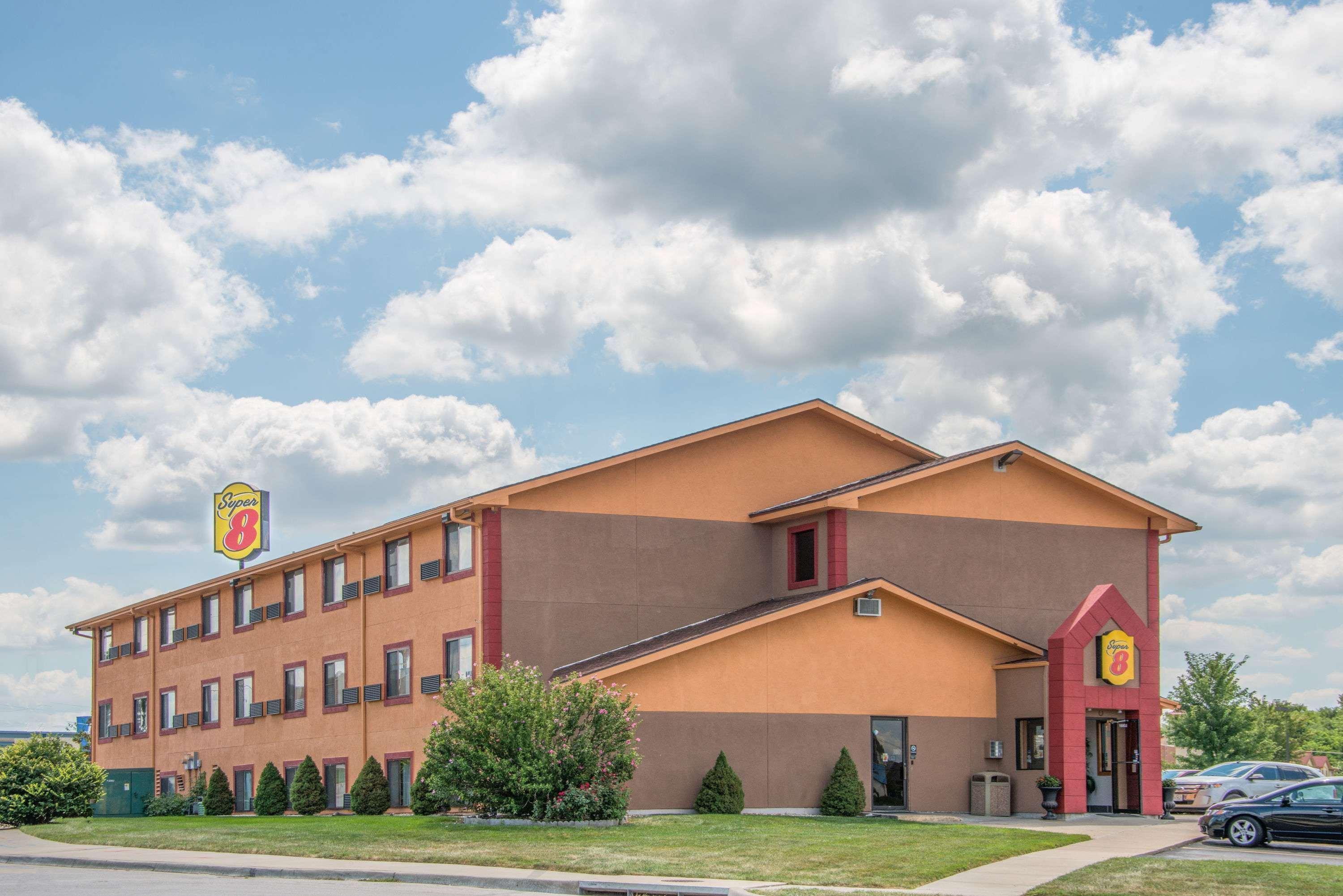 Super 8 By Wyndham Kansas City At Barry Road/Airport Εξωτερικό φωτογραφία