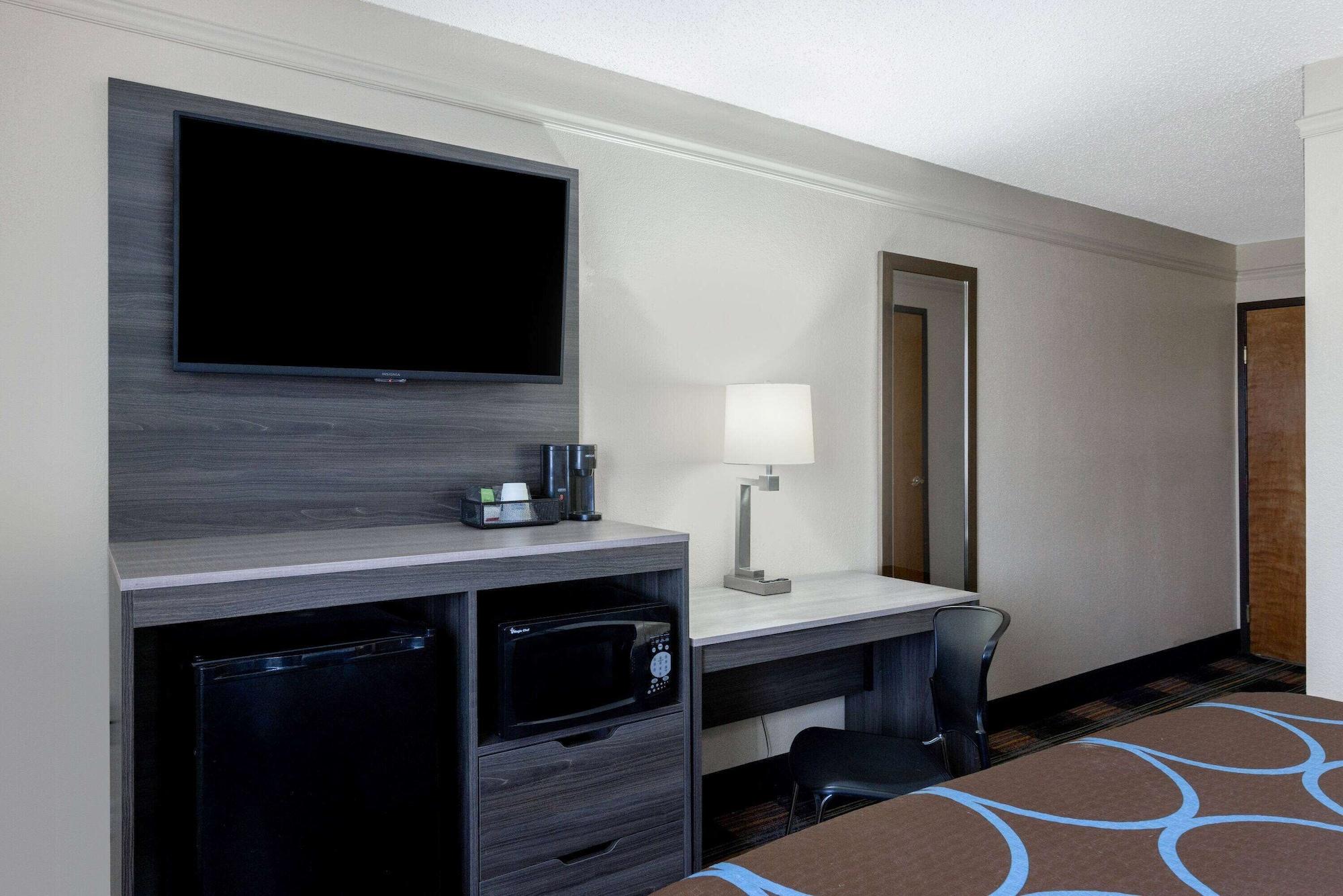 Super 8 By Wyndham Kansas City At Barry Road/Airport Εξωτερικό φωτογραφία