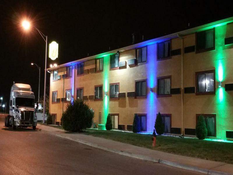 Super 8 By Wyndham Kansas City At Barry Road/Airport Εξωτερικό φωτογραφία