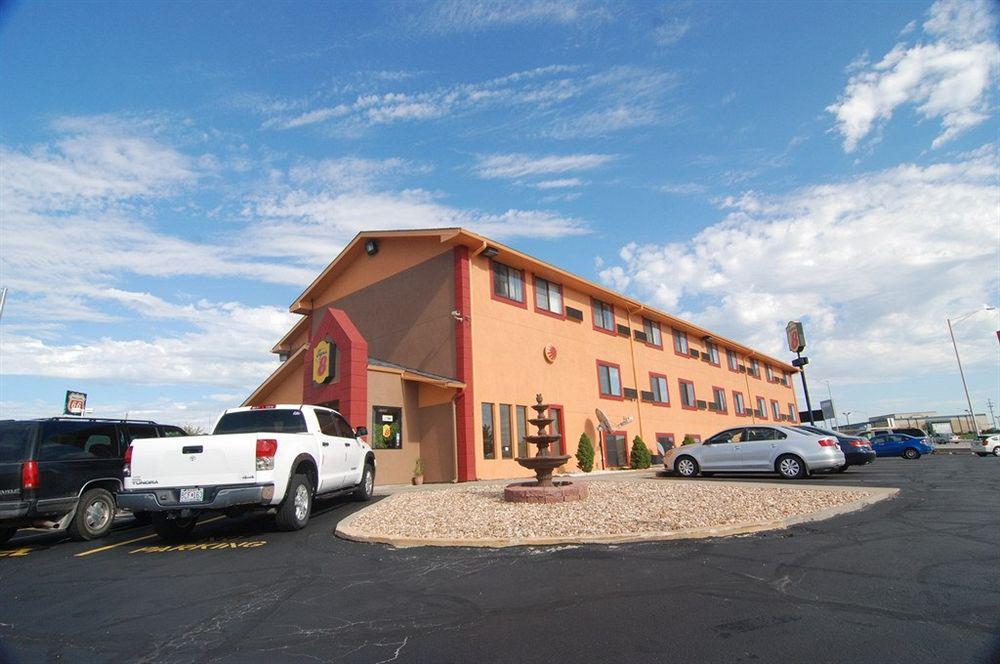 Super 8 By Wyndham Kansas City At Barry Road/Airport Εξωτερικό φωτογραφία
