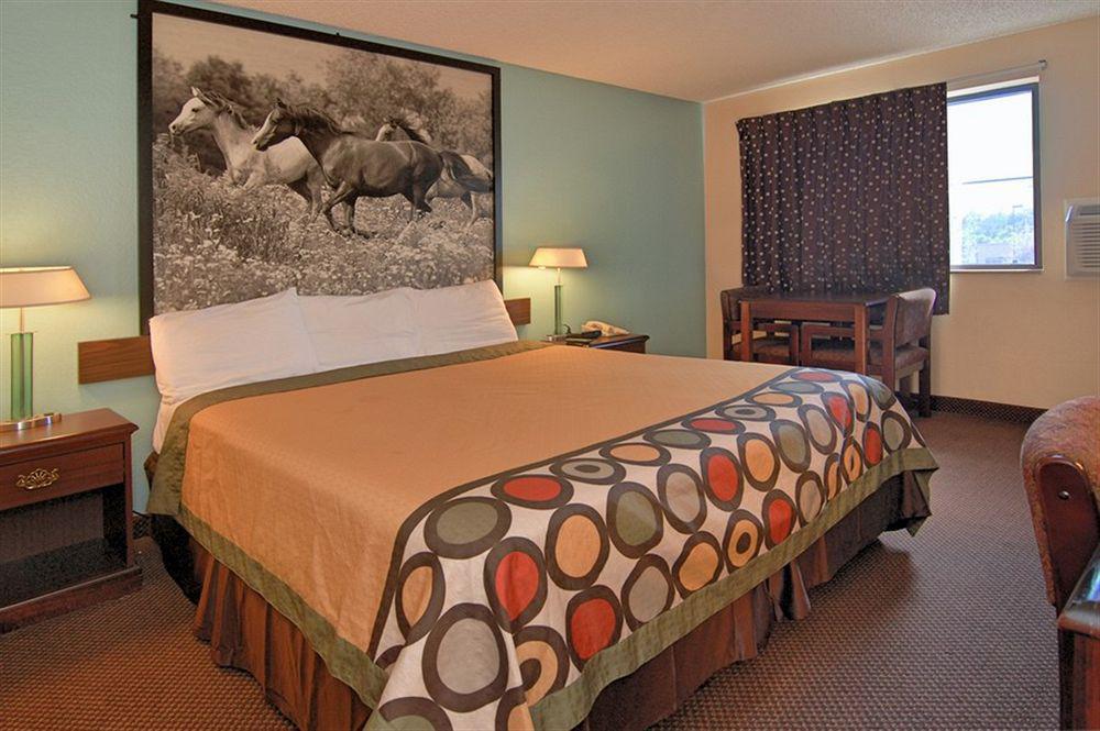 Super 8 By Wyndham Kansas City At Barry Road/Airport Εξωτερικό φωτογραφία