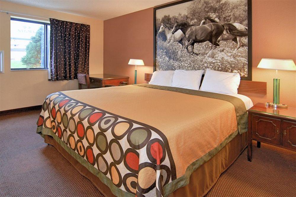 Super 8 By Wyndham Kansas City At Barry Road/Airport Εξωτερικό φωτογραφία
